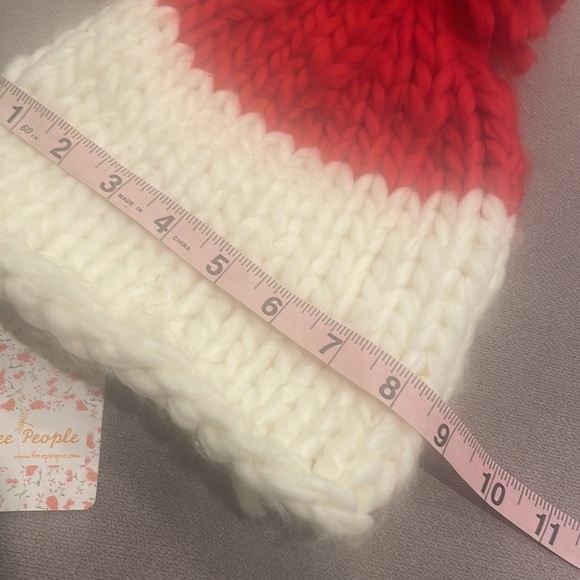 FREE PEOPLE NWT Cozy Up chunky knit Pom Beanie Hat in Red/Ivory - Picture 5 of 5